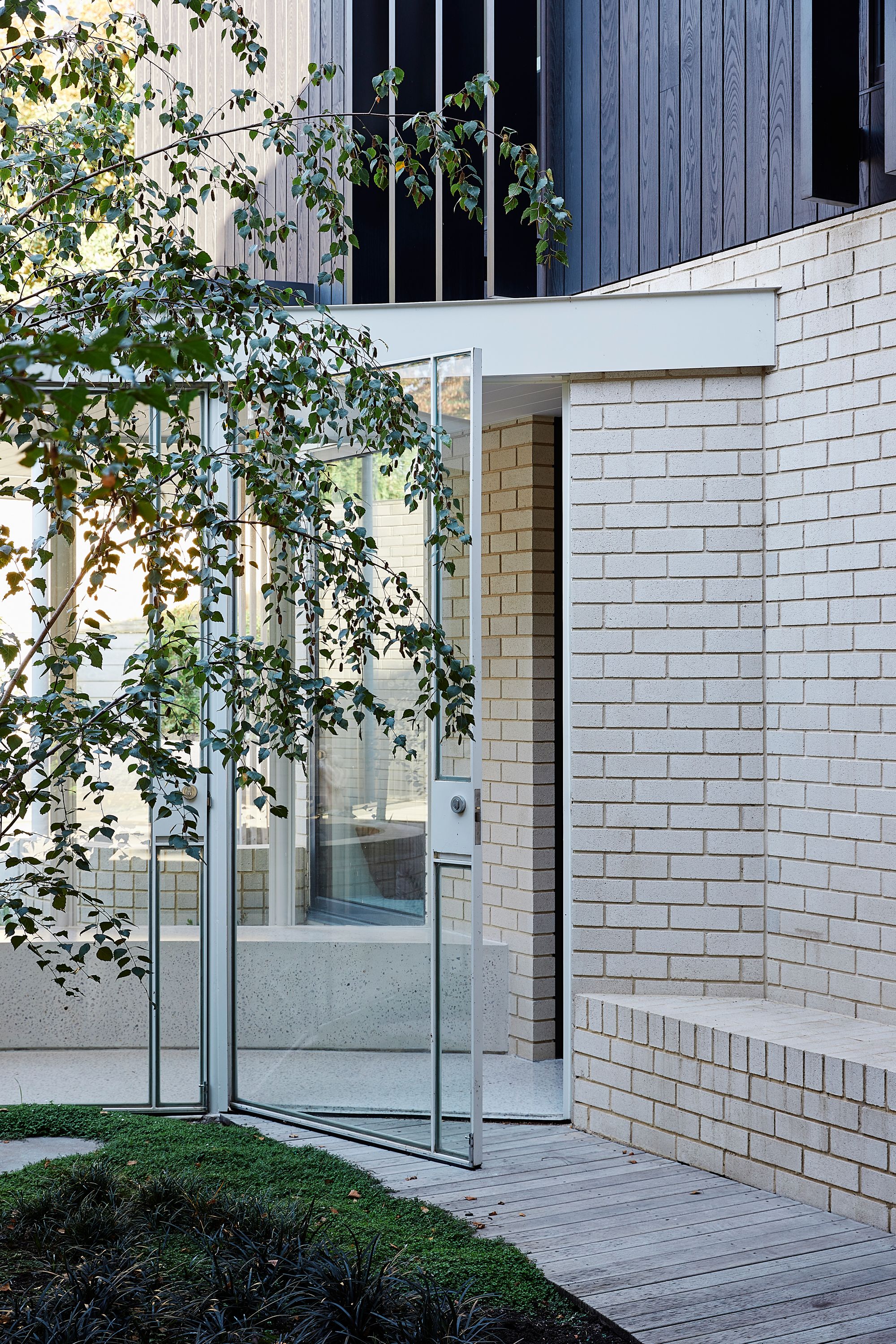Brimar House by Michael Ong Design Office. Exterior view of first floor level entry. 