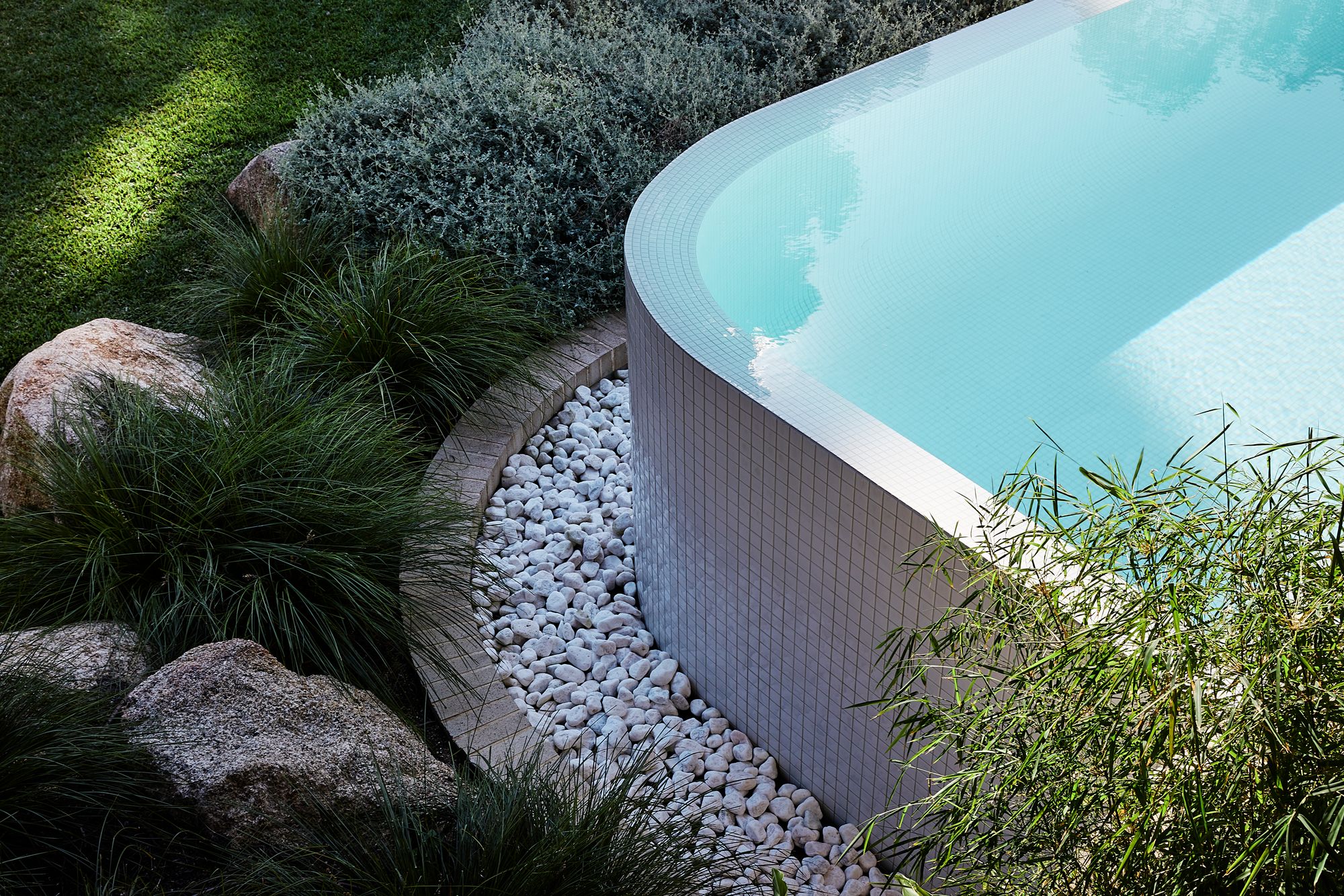 Brimar House by Michael Ong Design Office. Detailed view of pool. 