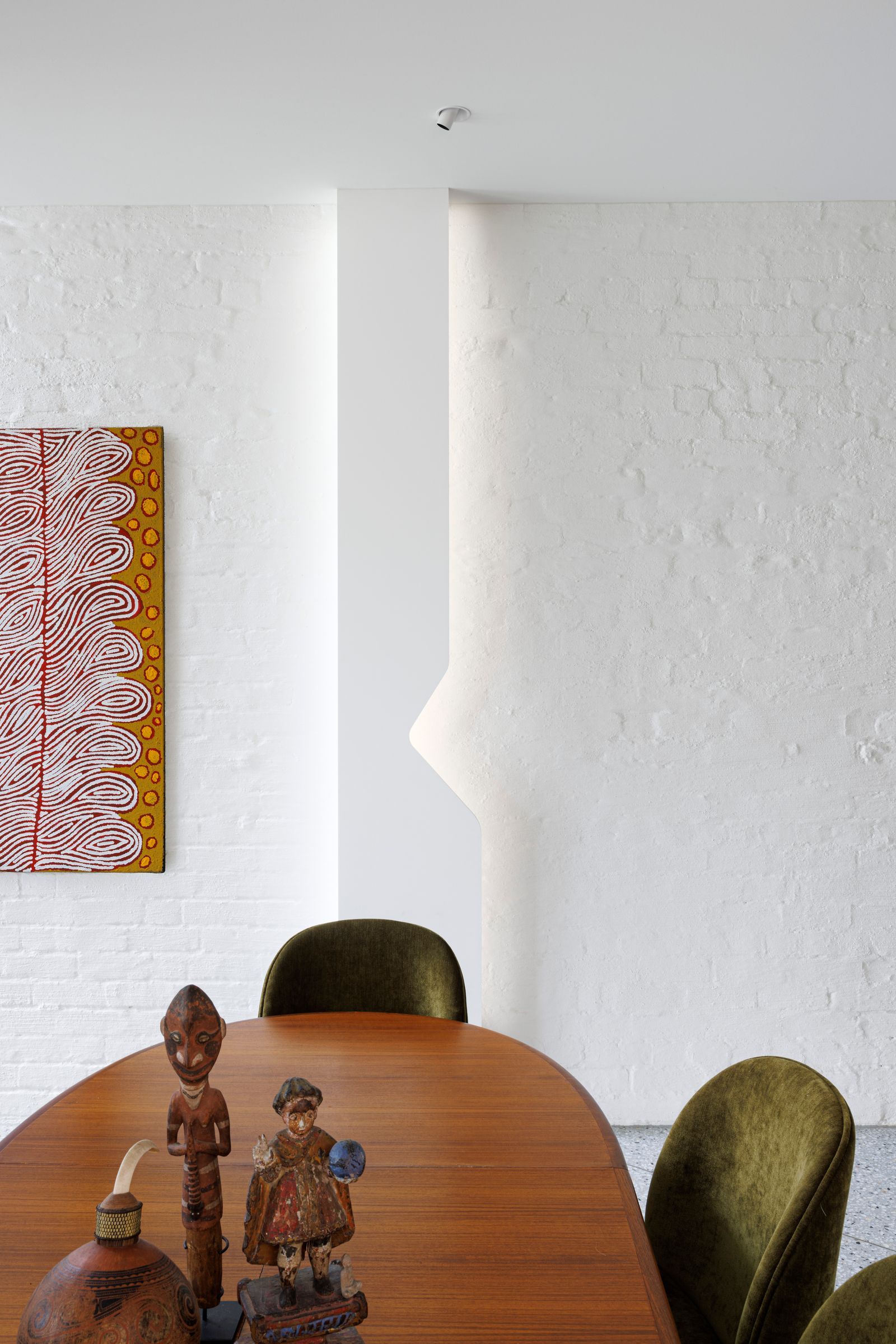 Tiara House by FMD Architects. Detailed view of dining room table