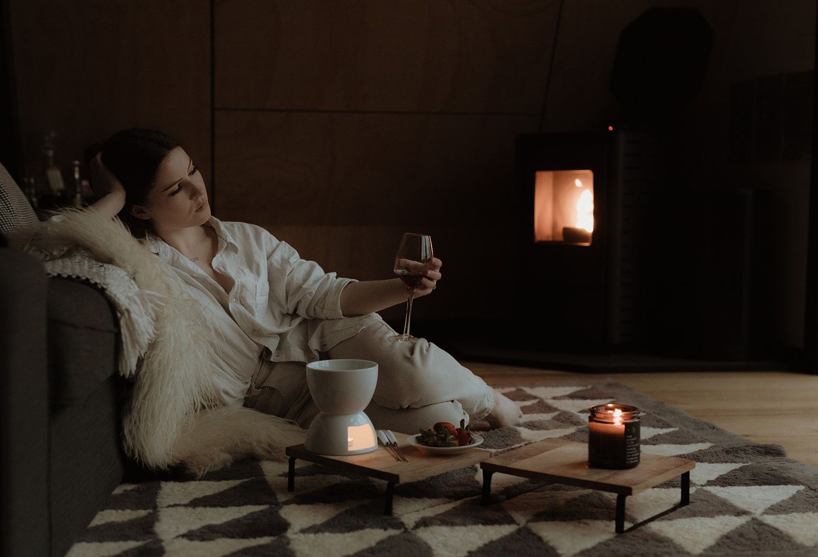 The Eco Cabin Tasmania by Wild Life Environmental. Guest relaxing while indulging Tasmania's delicacies.