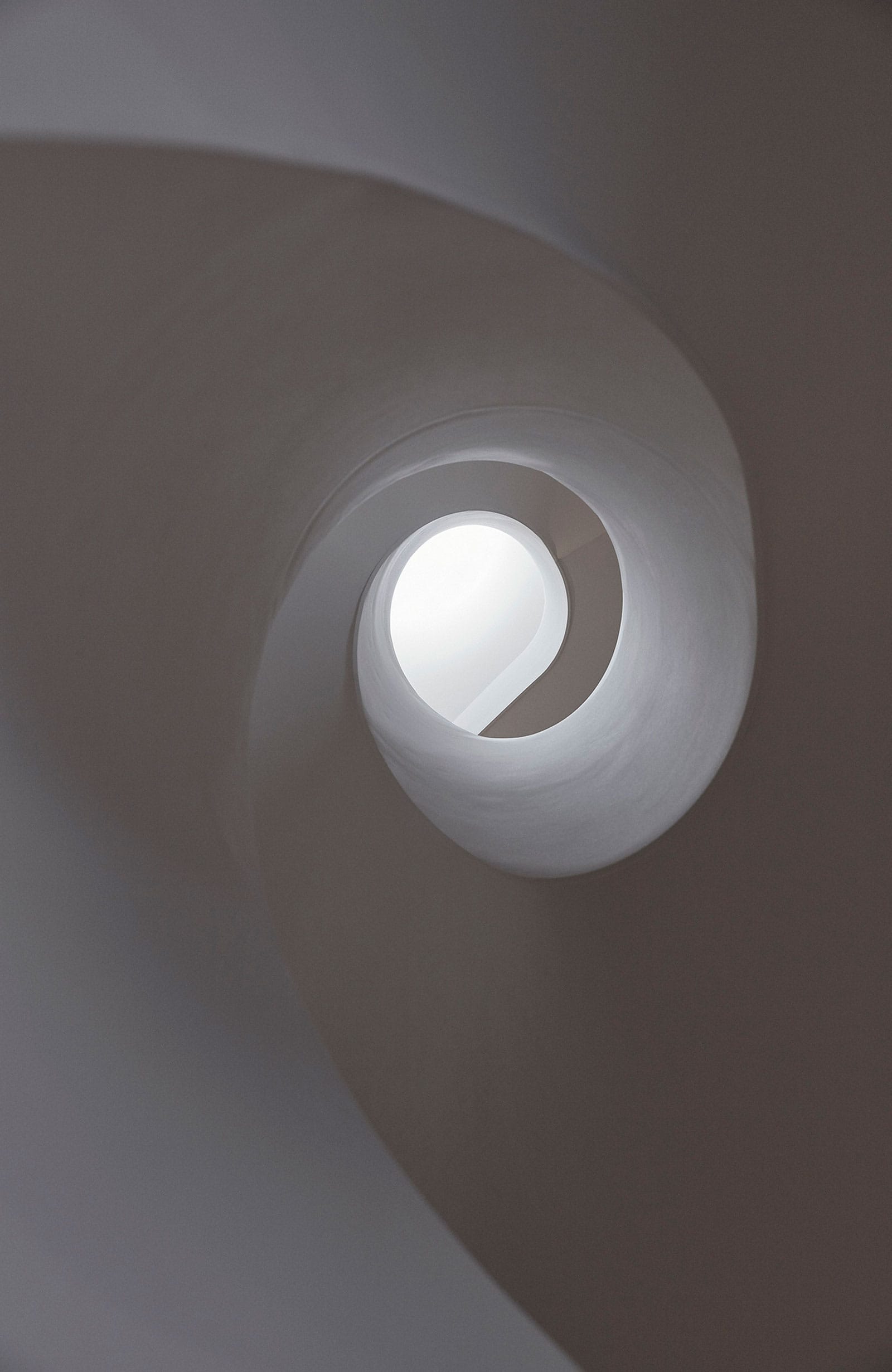 Arc Side by Jolson. Photography by Lucas Allen. An internal shot looking up the plaster staircase with the skylight at the top.