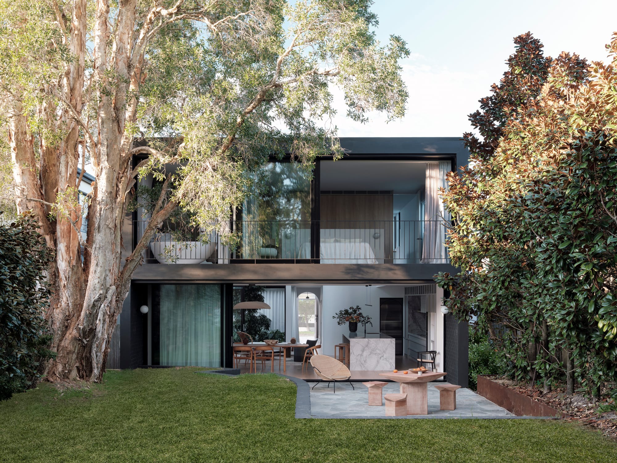 Bellevue House by Carla Middleton Architects. Photography by Tom Ferguson. Rear facade of double storey, contemporary home. Green grass in backyard. Tall windows. 