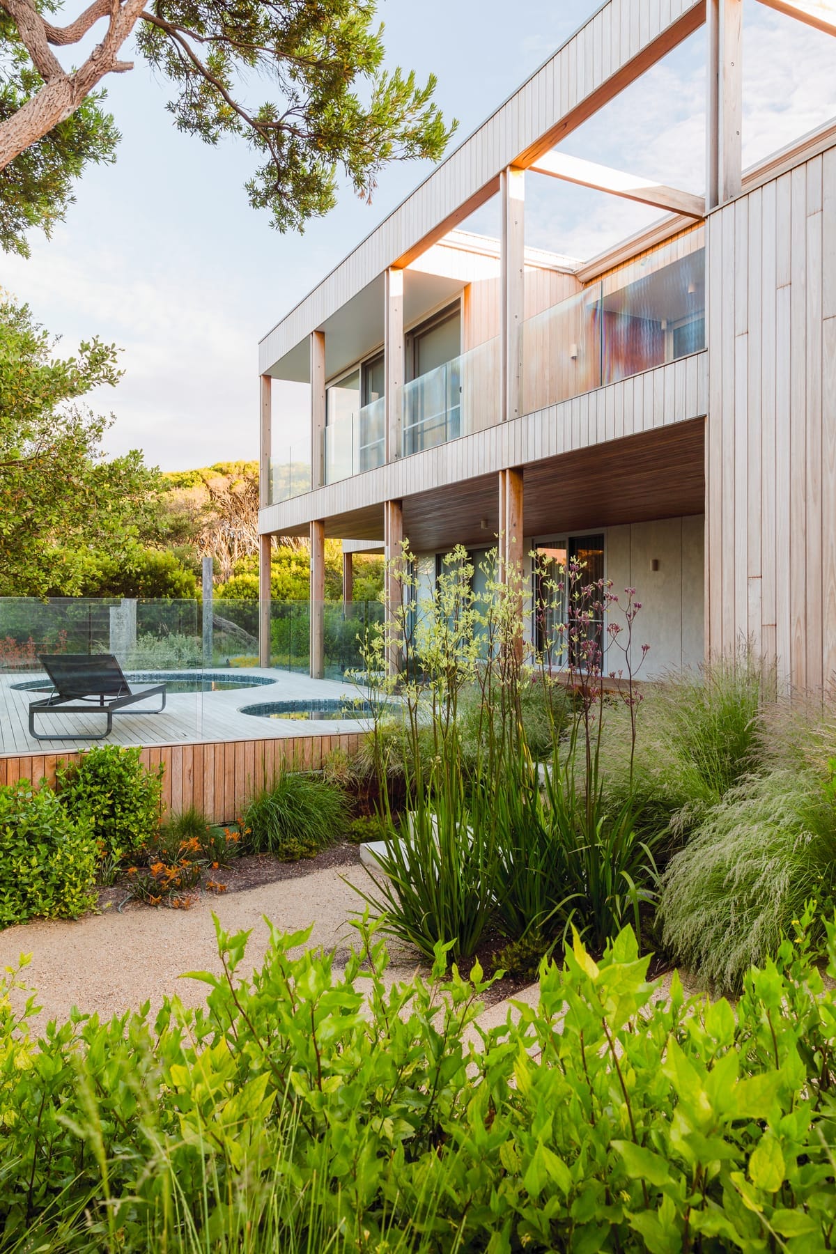 Ritchie Blairgowrie by Julie Crowe Landscape Design. Photography by Erik Holt Photography. 