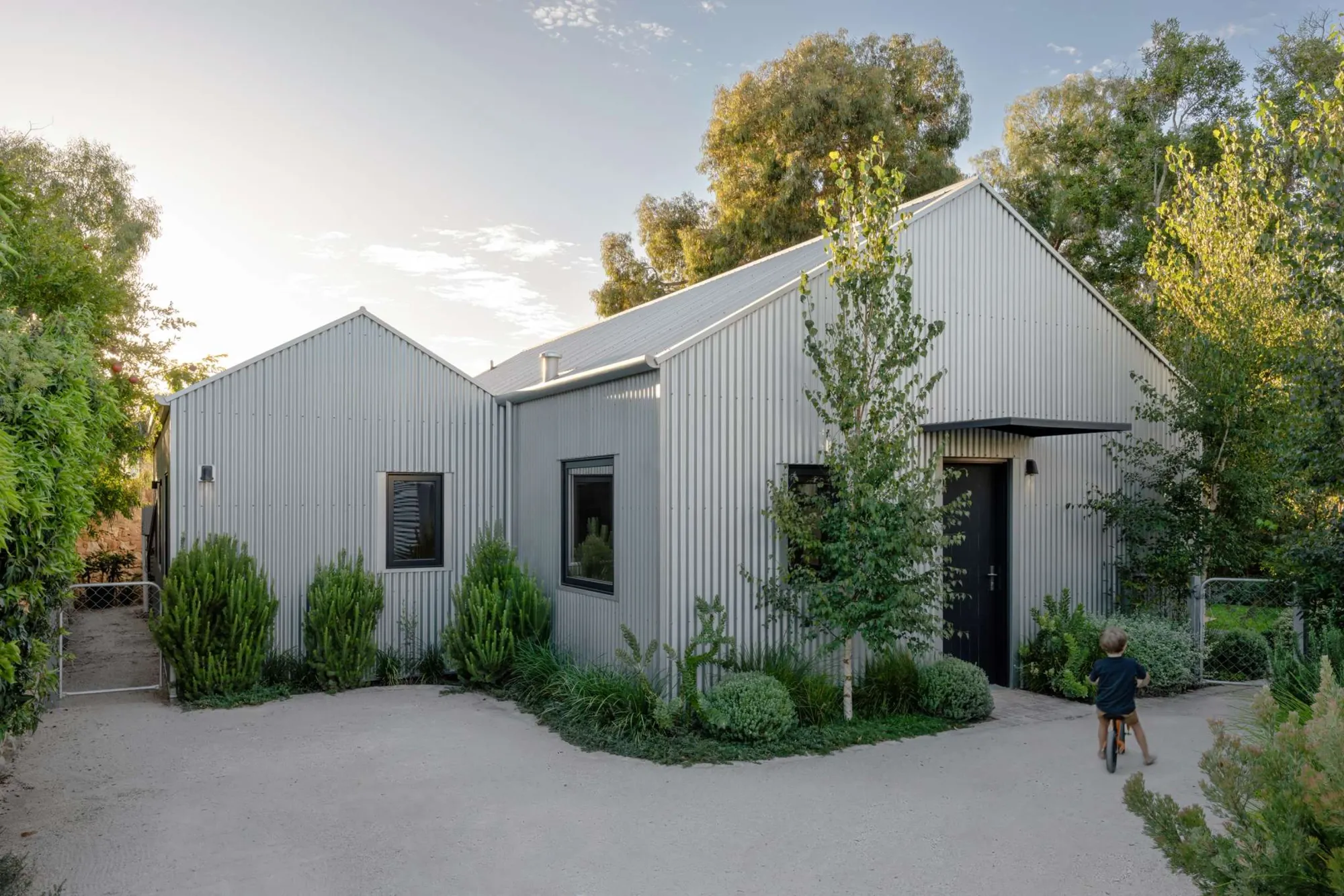 Federal House by Edition Office