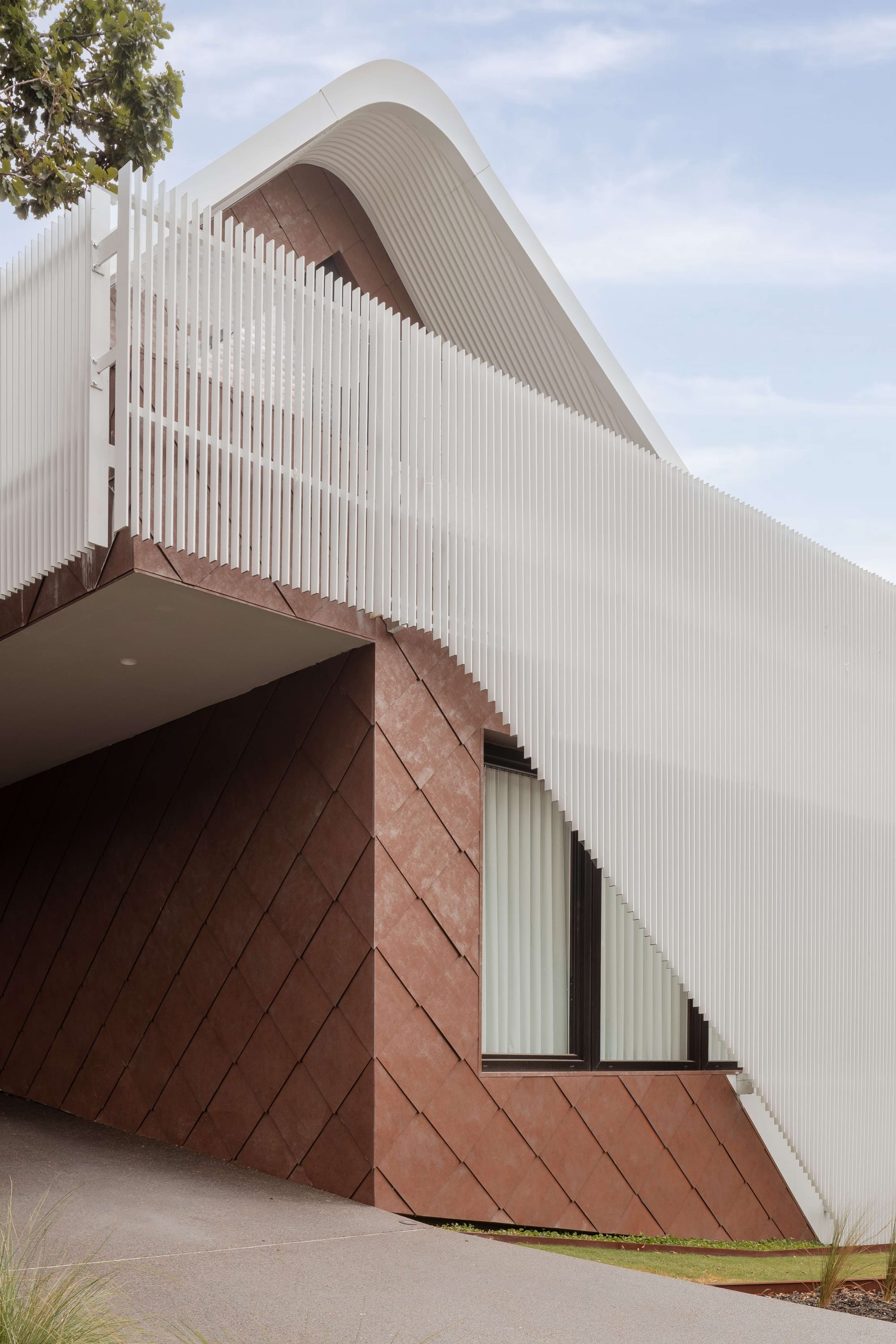 TREE HOUSE by R Architecture. Photography by CM Photography. Hallway with built-in wooden cabinet leading to backyard.