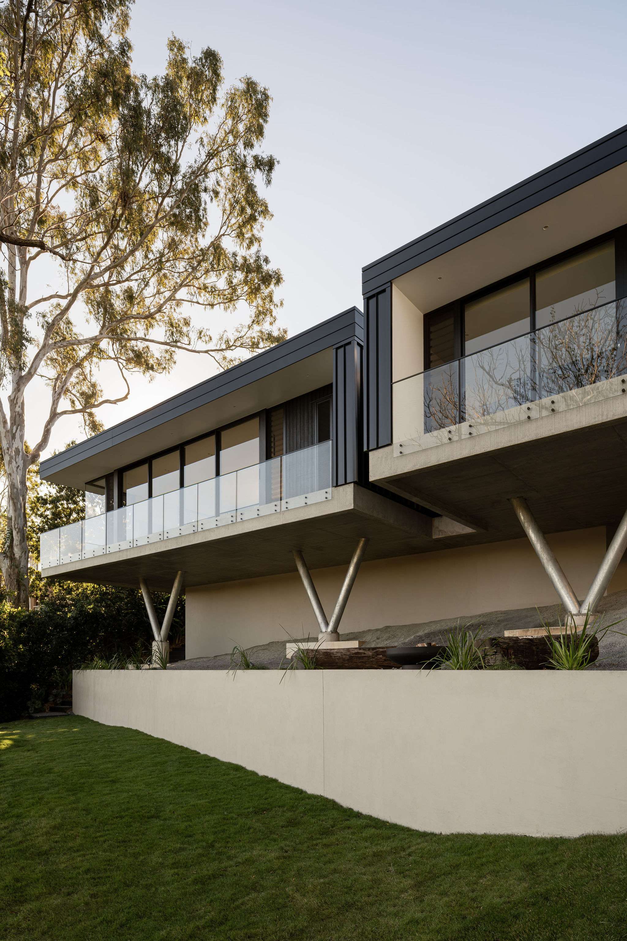 The River House, Indooroopilly by Sarah Waller Architecture. Photography by Alyne Media. Balcony with concrete flooring overlooking river below. 