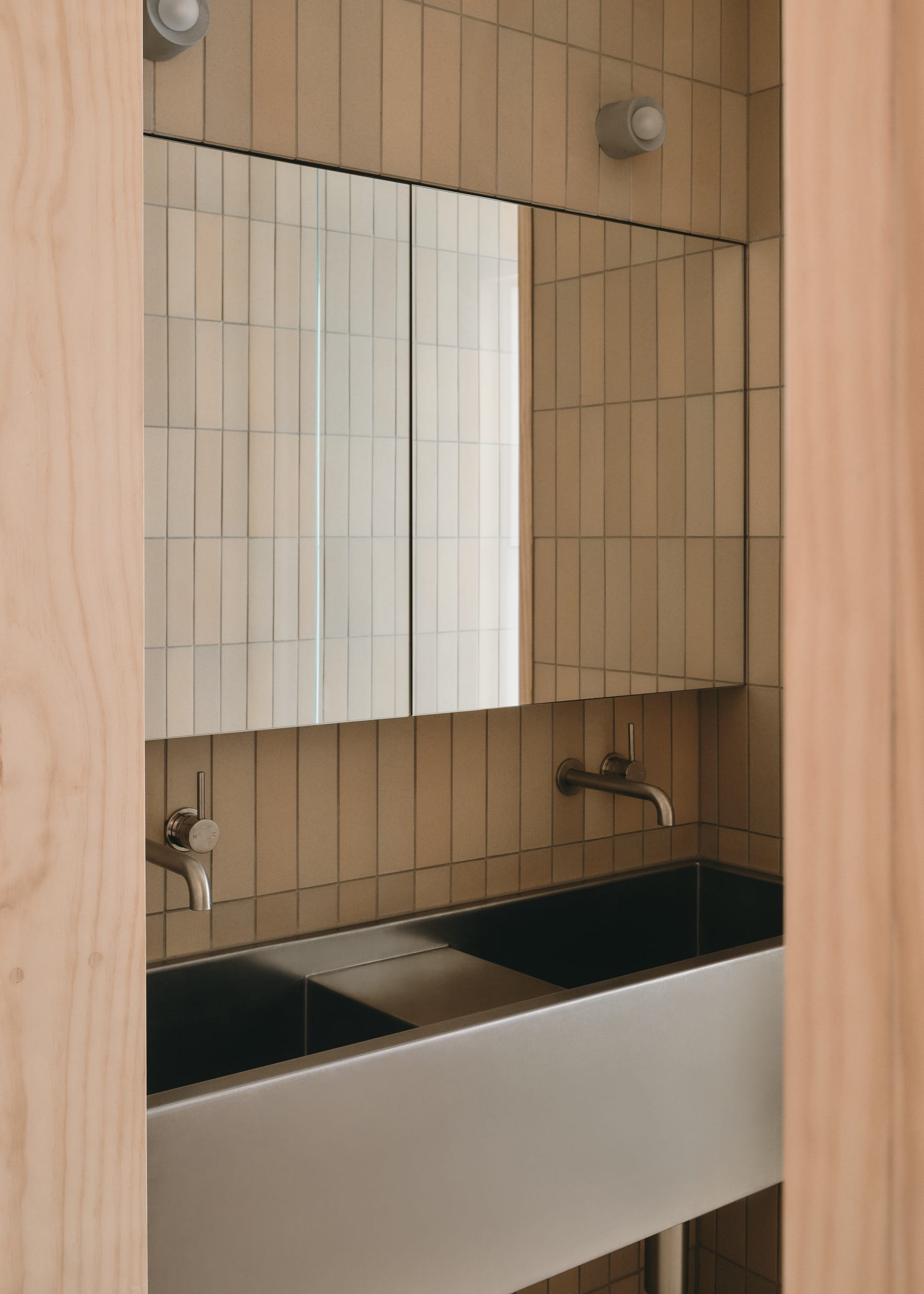 Mapleton House by Atelier Chen Hung. Photography by David Chatfield. Bathroom with brick walls, steel trough and mirrors.. 