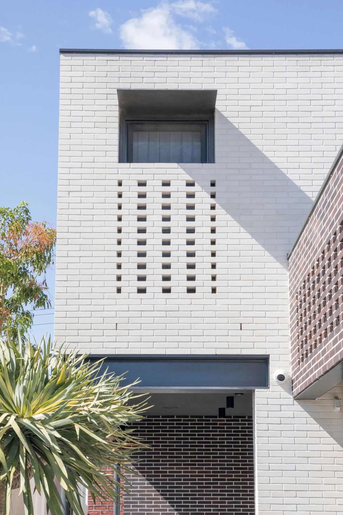 Do Residence by Chindarsi Architects