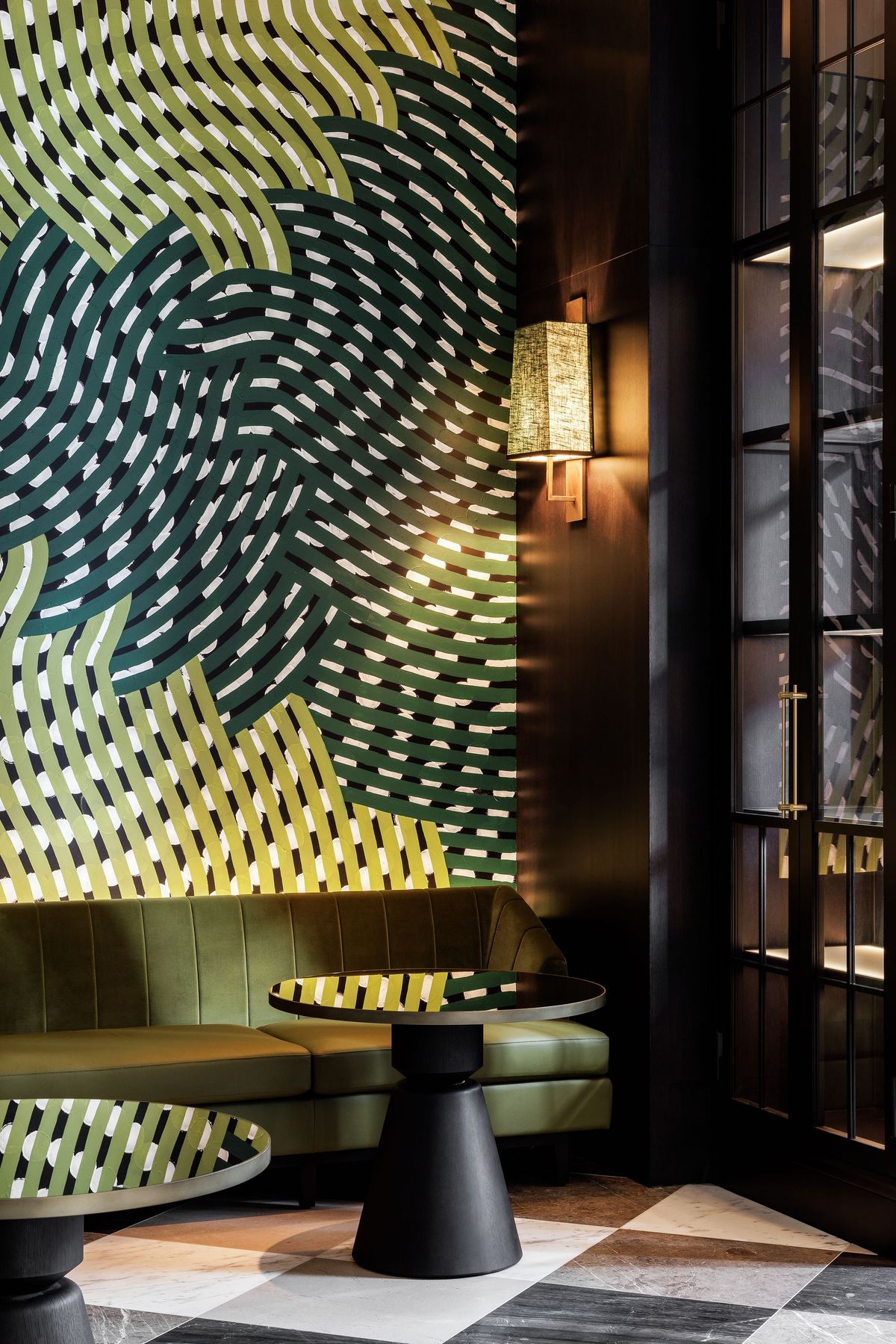 Capella Sydney, Dining, McRae Bar. Mural by Otis Hope Carey, 2022. Photo by Timothy Kaye.