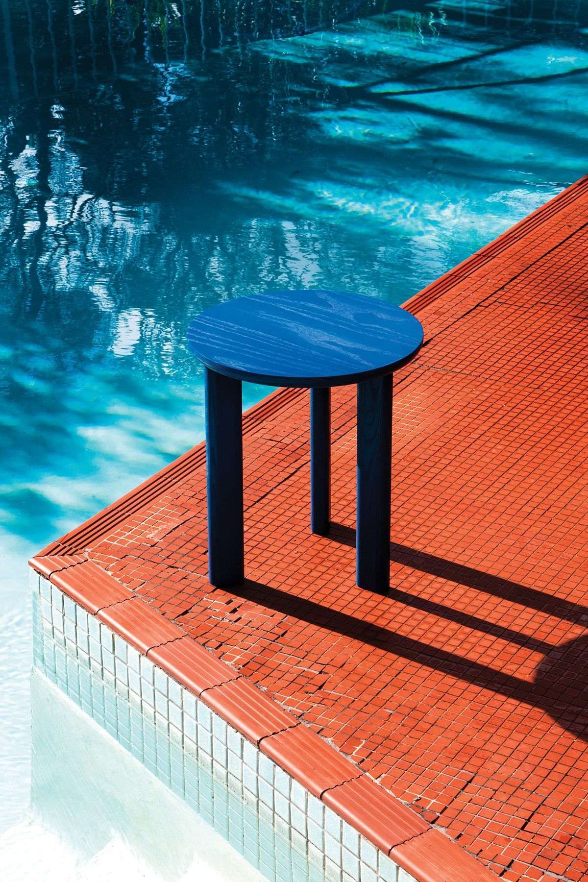 JamFactory. Pebble Table poolside