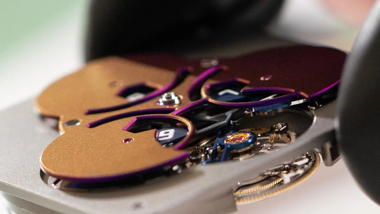 The cogs inside the RETROVISION 85