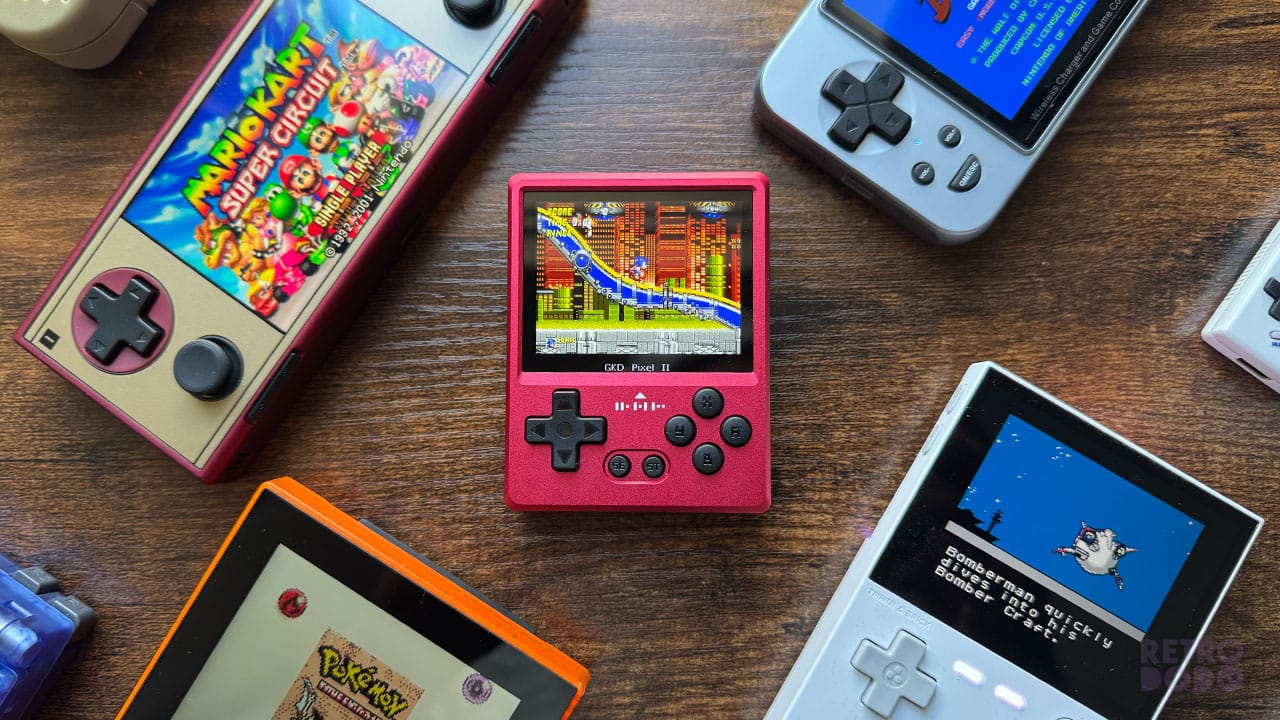 Gameplay of Sonic The Hedgehog on the red metal GKD Pixel 2 surrounded by other handhelds
