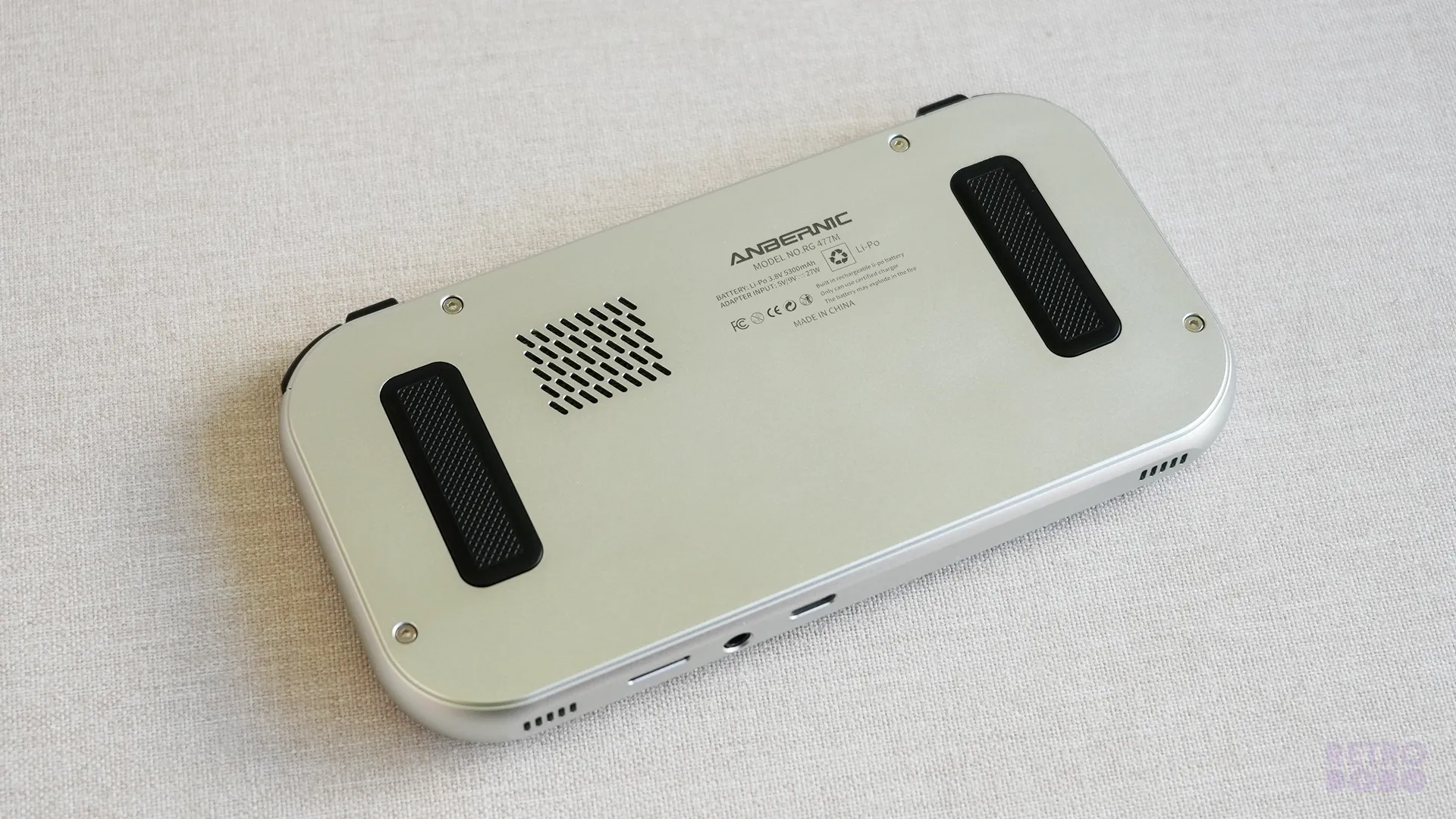 ANBERNIC RG477M Back