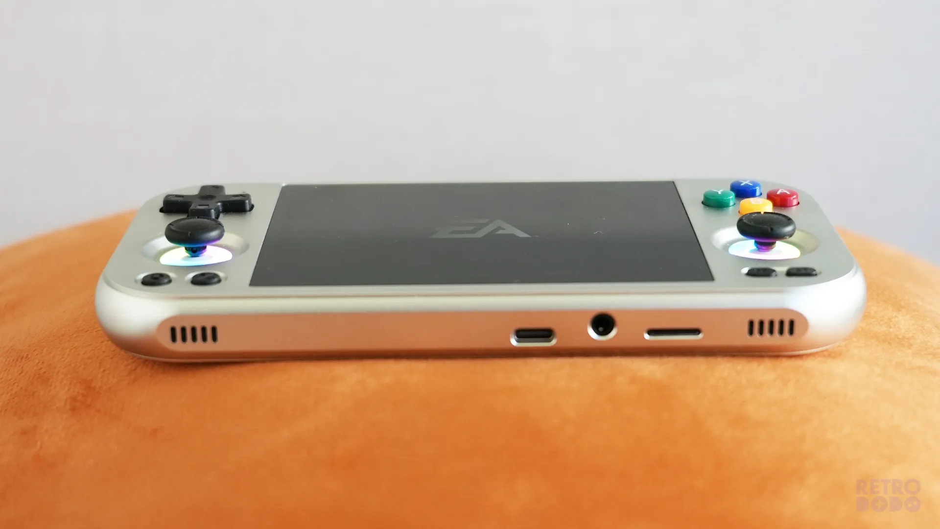 ANBERNIC RG477M Thickness