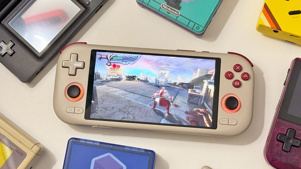 Kratos fighting enemies in God of War PSP Gameplay