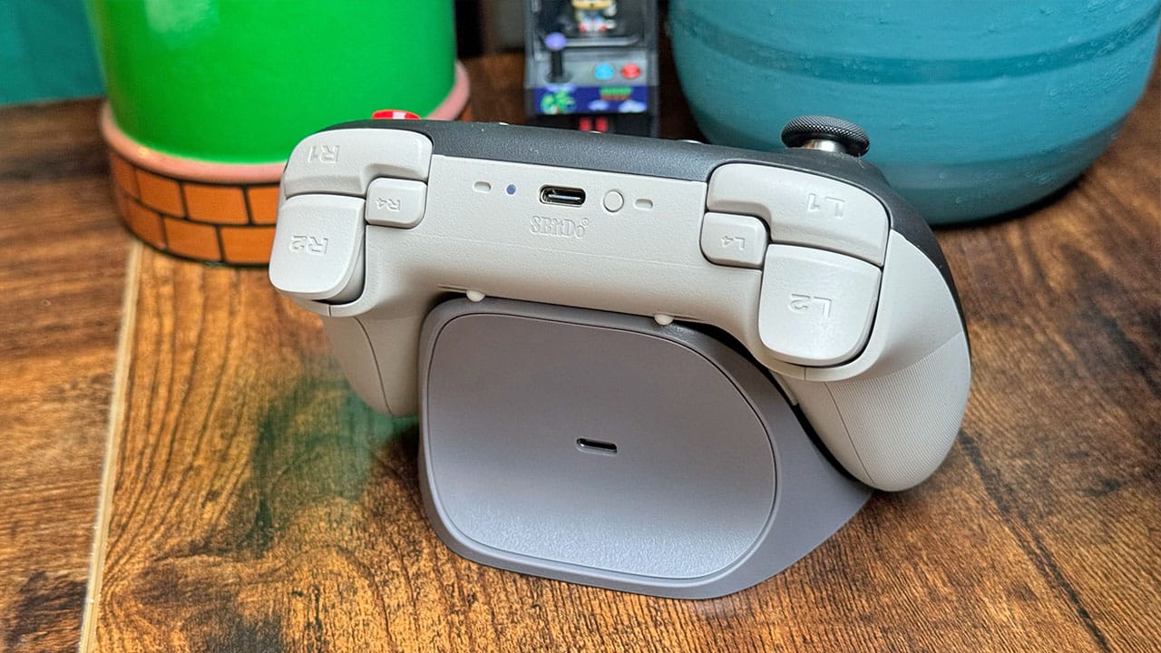 Shoulder buttons on the NES40th edition controller from 8BitDo