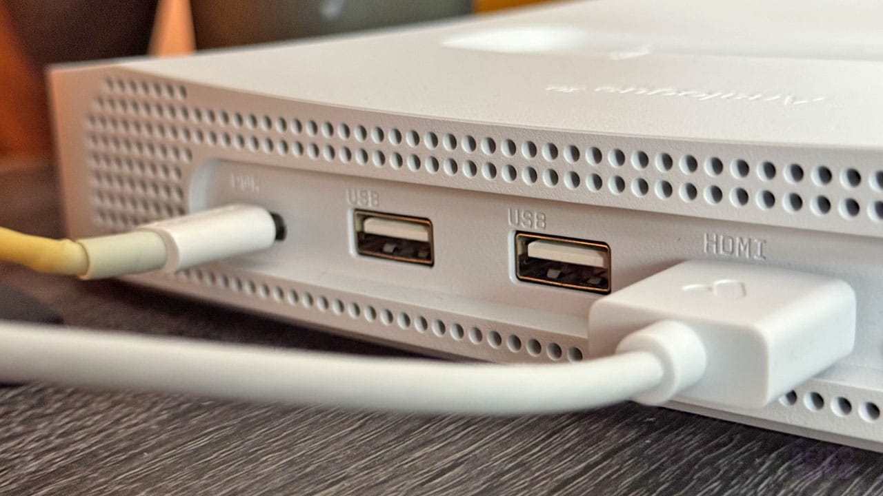 USB ports and cables in the back of the 3D