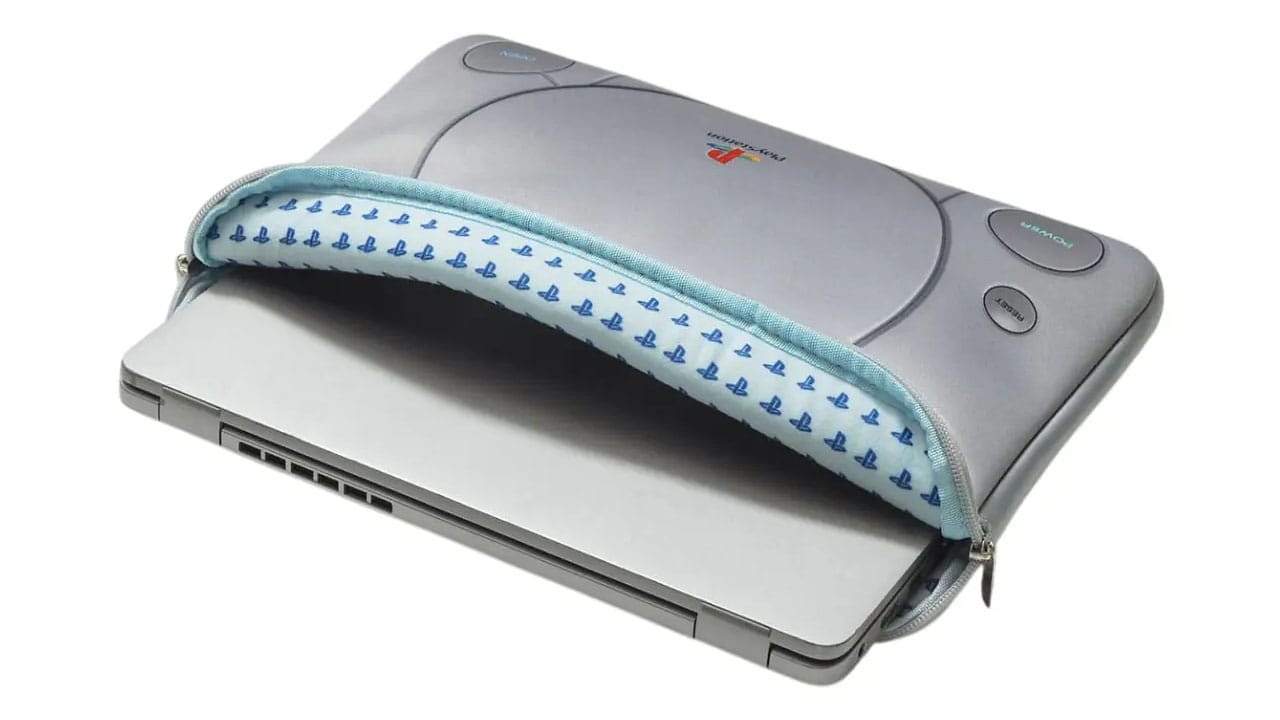 Laptop case with inner lining on show