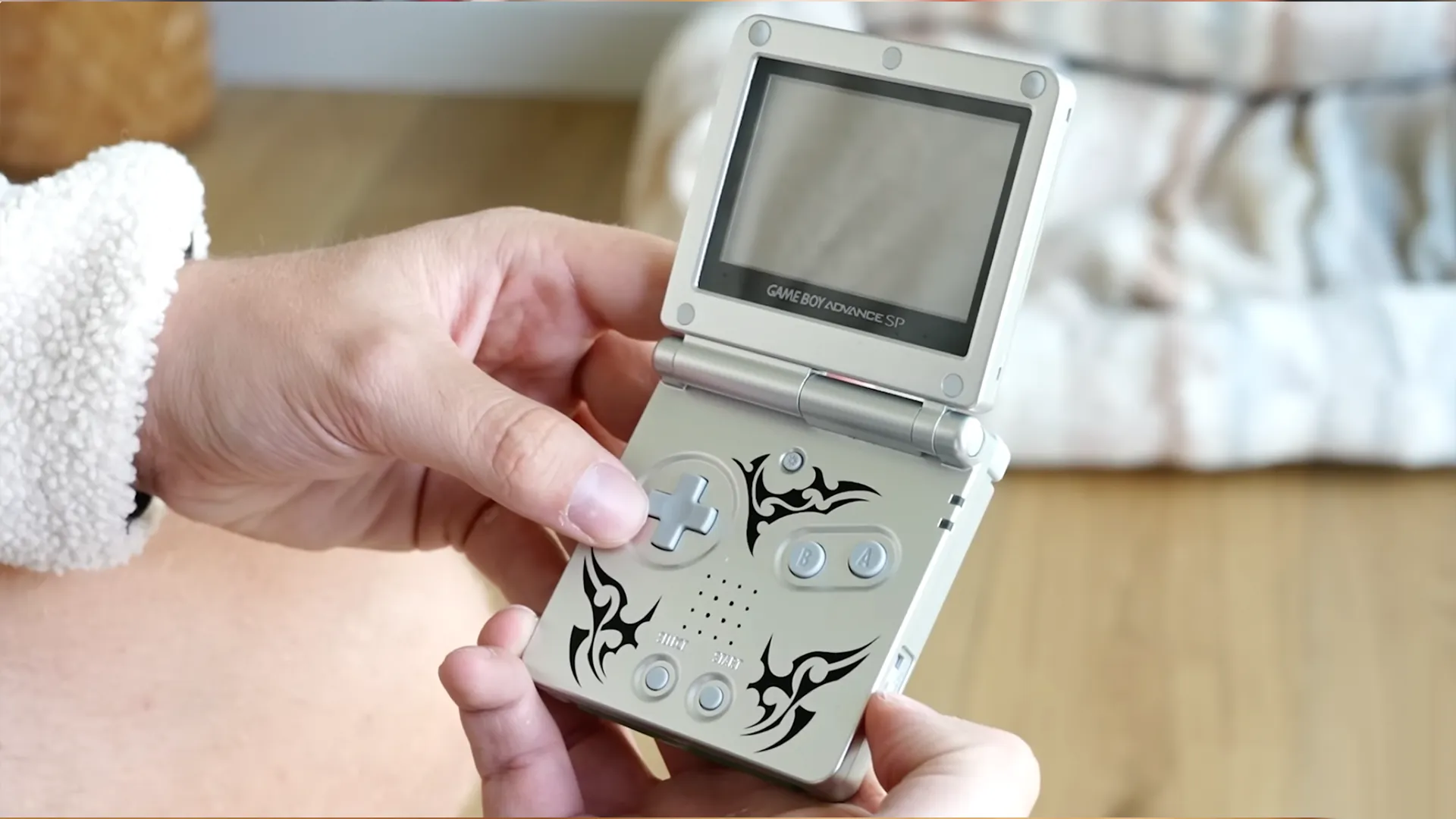 "We will make a GBA SP" AYANEO Are Working On A Clamshell Handheld
