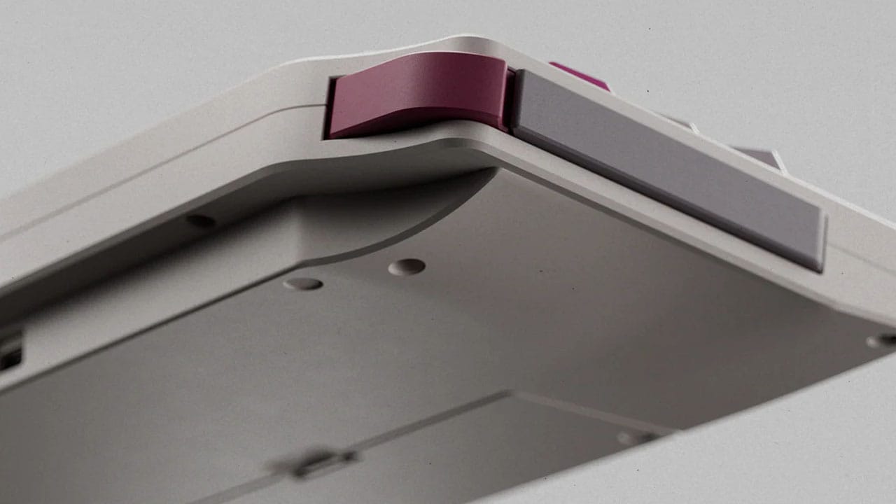 Shoulder button and back battery compartment on the KeyBoy Advance
