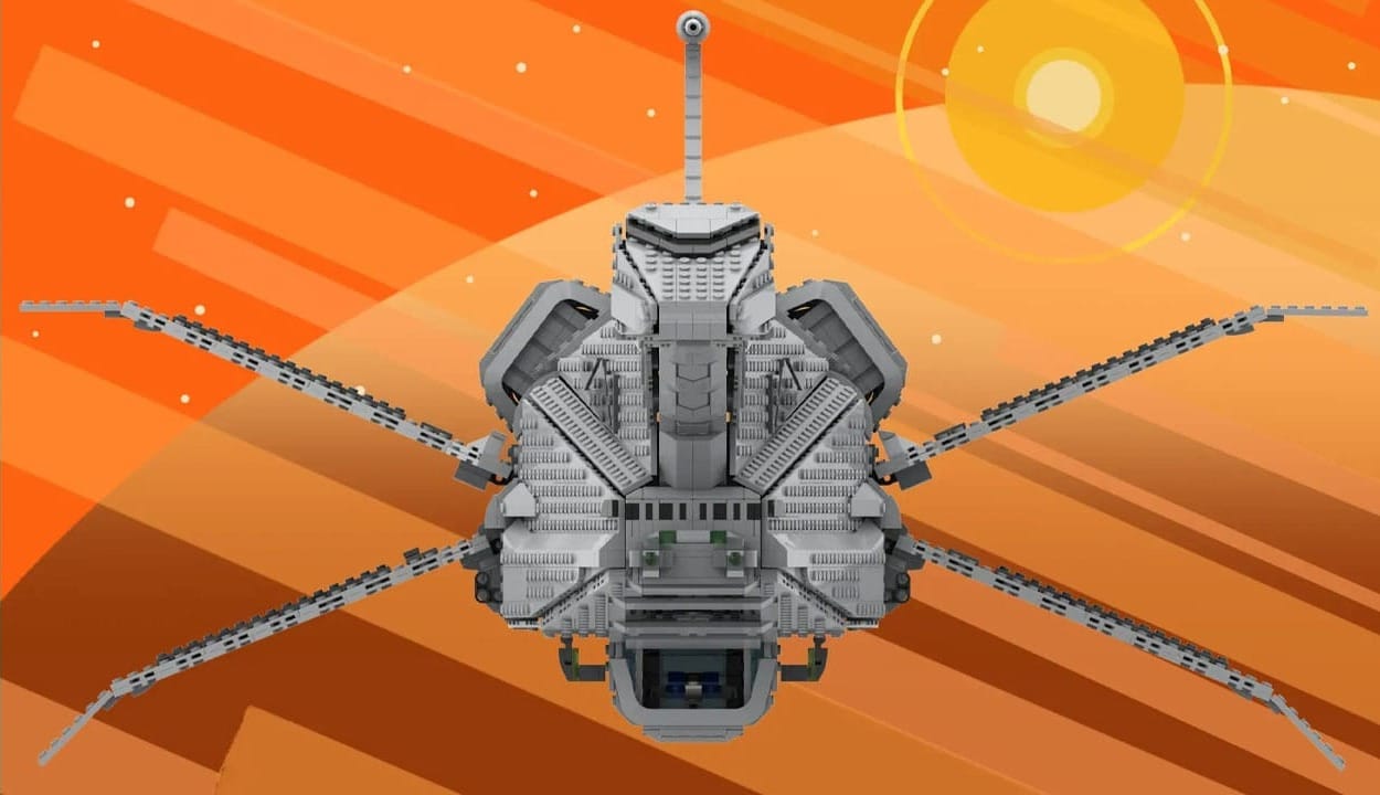 LEGO Great Fox head on