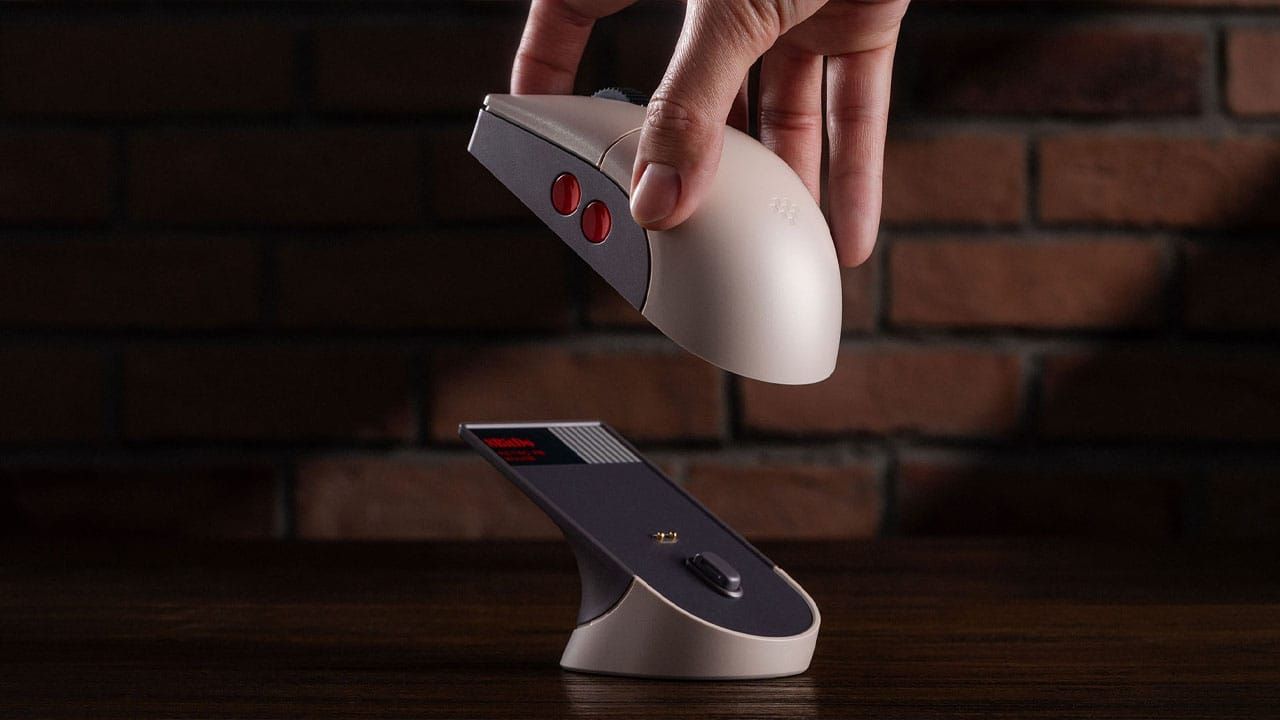 Retro R8 mouse in NES design