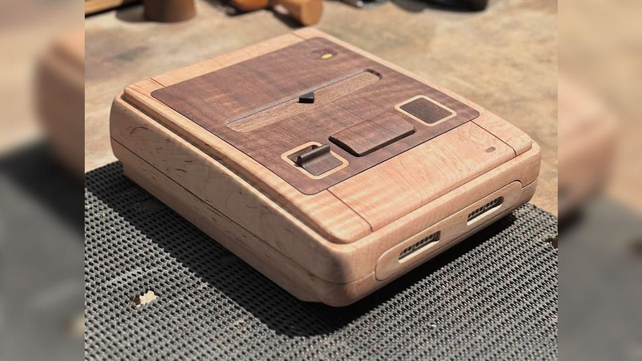 A SNES with a wooden case