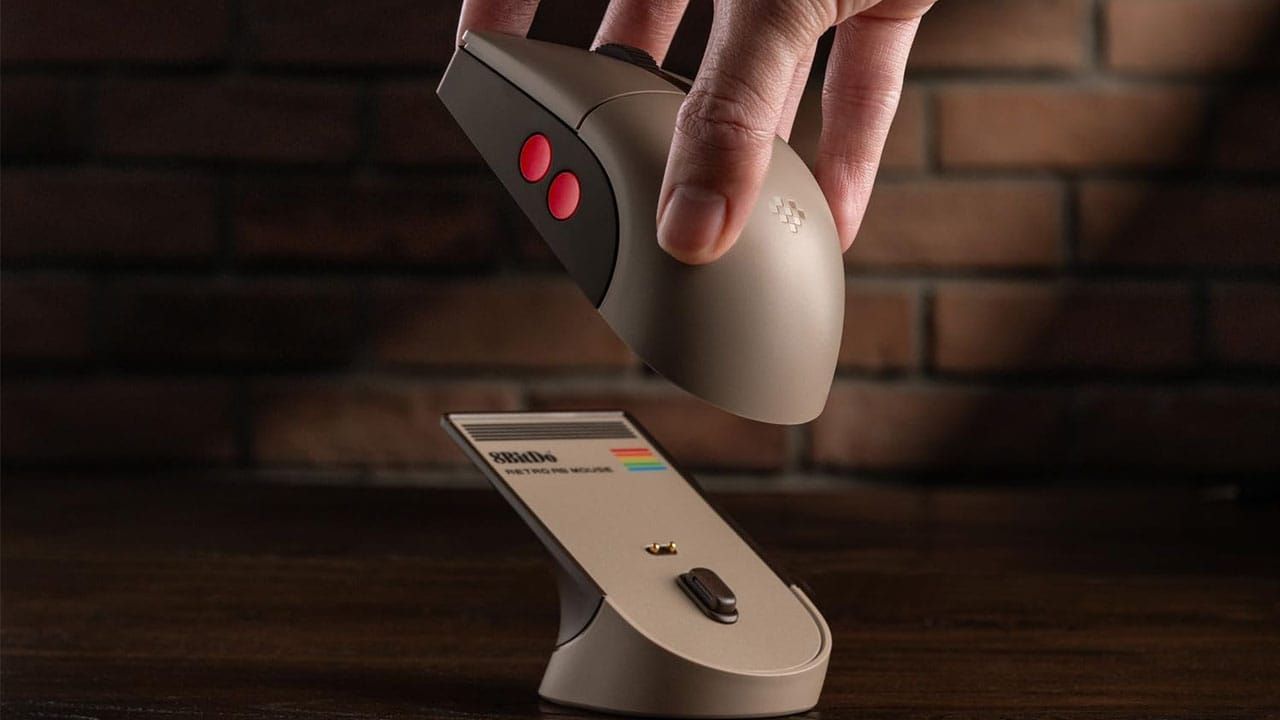 Placing the C64 Edition mouse back on its stand