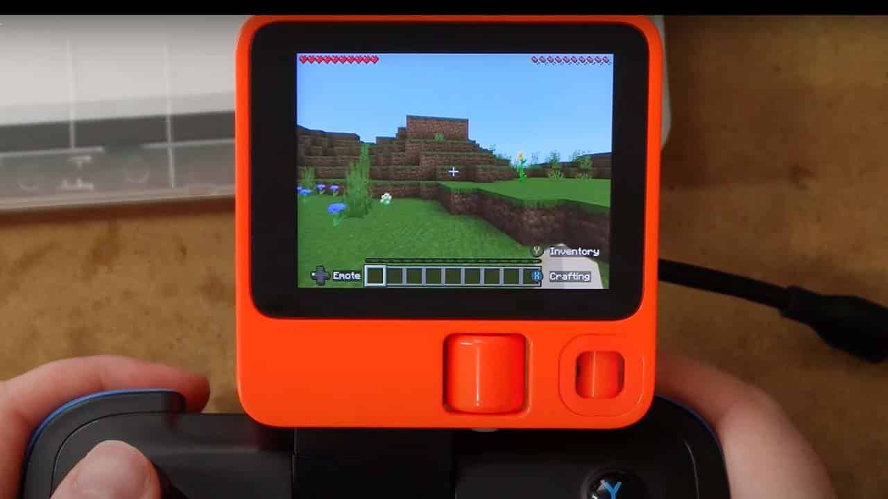 Rabbit R1 modded to play minecraft