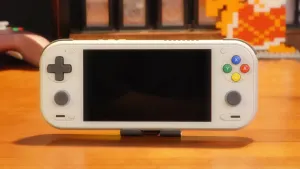 ANBERNIC Shows Off The RG 55G1 In A Hands-On Video post feature image