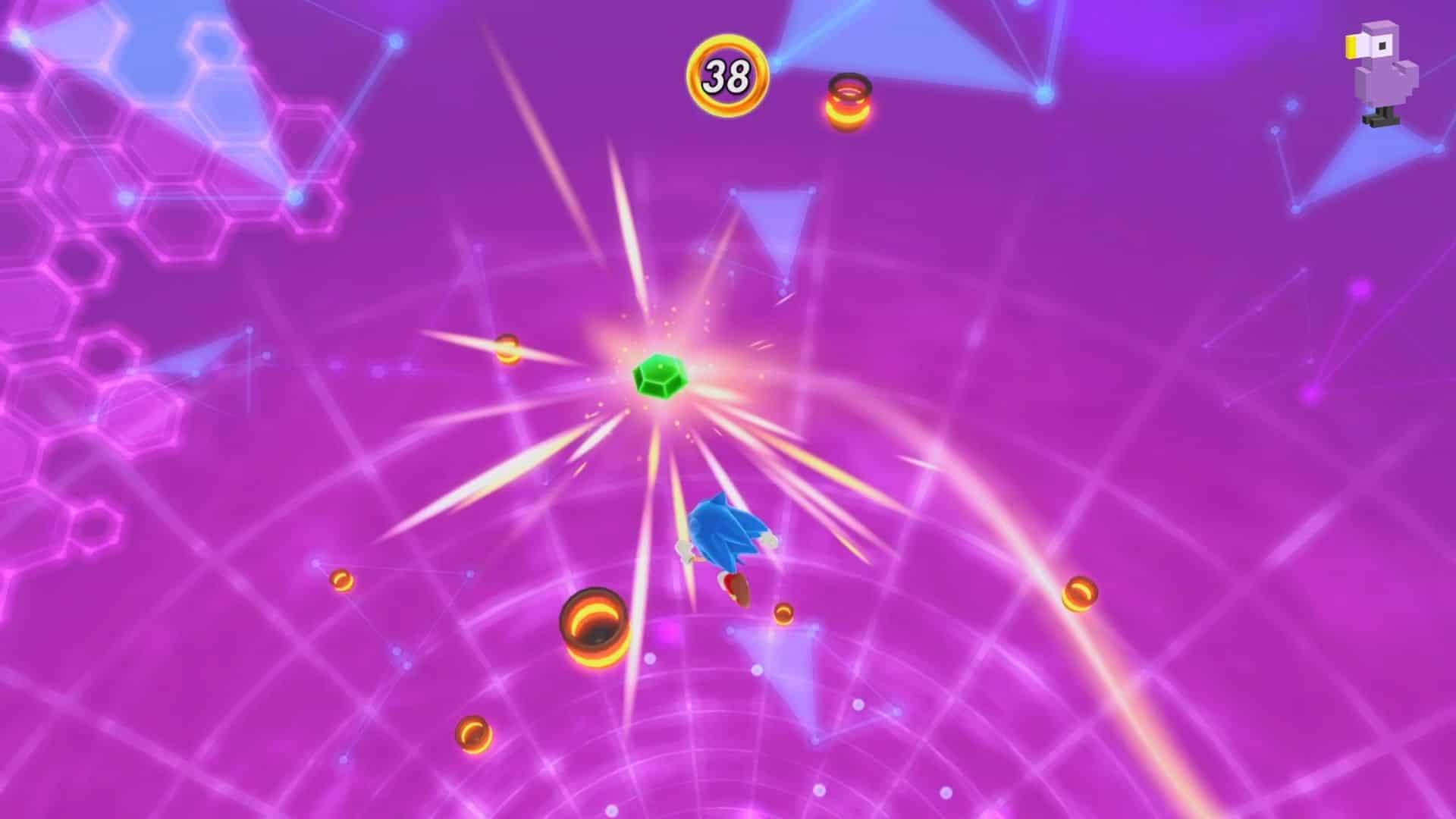SONIC LOOKS DOWN UPON THE GREEN CHAOS EMERALD IN THE SPECIAL STAGE OF SONIC SUPERSTARS