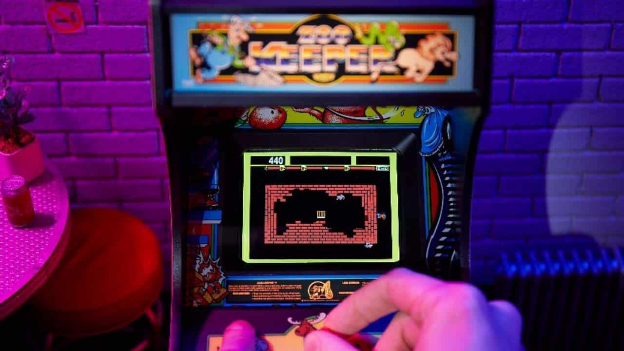 Close up of the screen on the Zoo Keeper Quarter Arcade