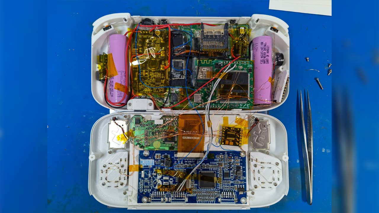 Inside the PS Hanami handheld