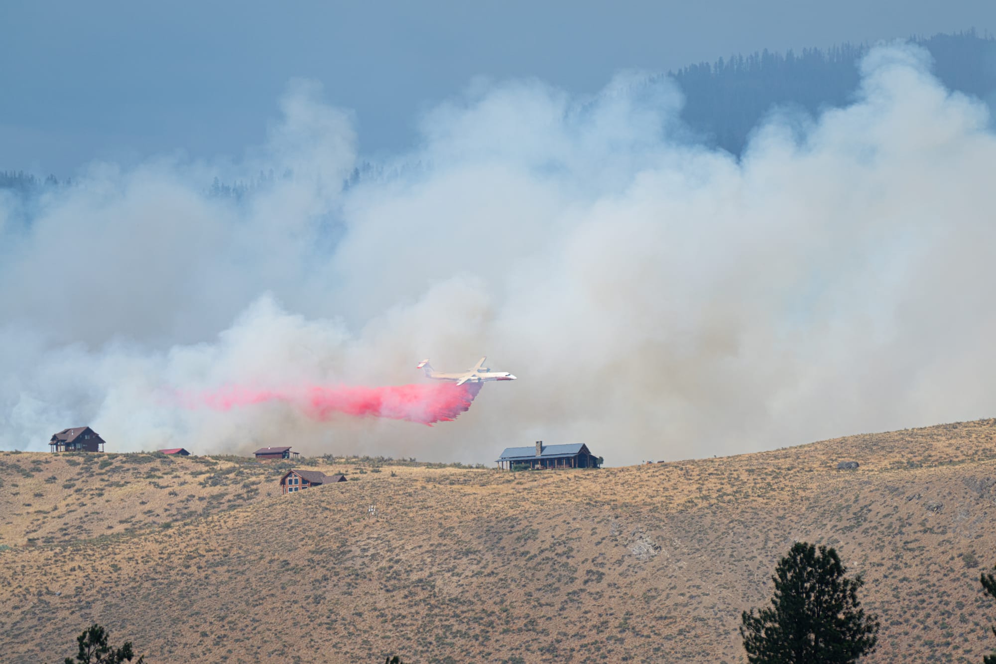 plane dropping fire retardant