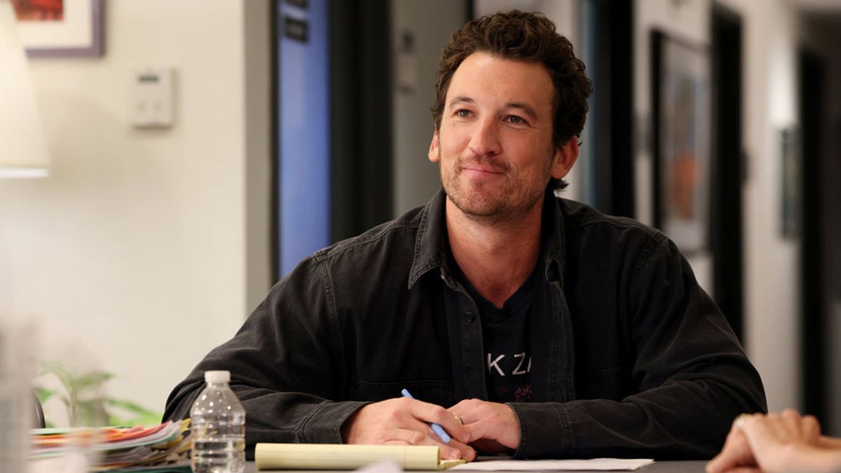 miles teller nikki glaser glen powell saturday night live november 2025