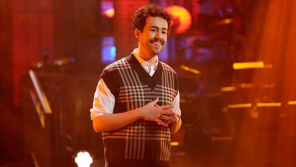 ramy youssef kristen wiig and ryan gosling to host saturday night live