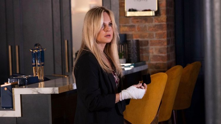 Canadian Coronation Street Spoilers: Kit Grows Suspicious of Sarah