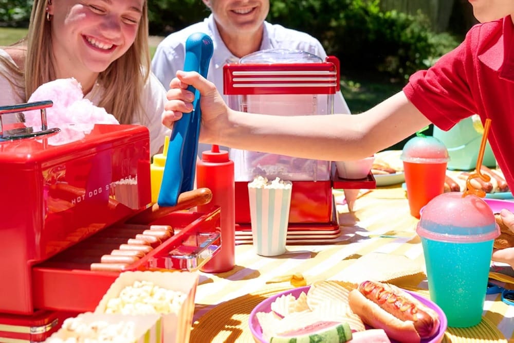 Nostalgia Extra Large Diner-Style Steamer 20 Hot Dogs and 6 Bun Capacity, Perfect for Breakfast Sausages, Brats, Vegetables, Fish