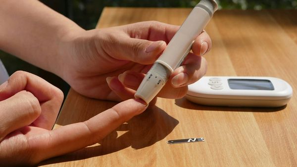 Managing Diabetes with Tech: Tools for Better Control