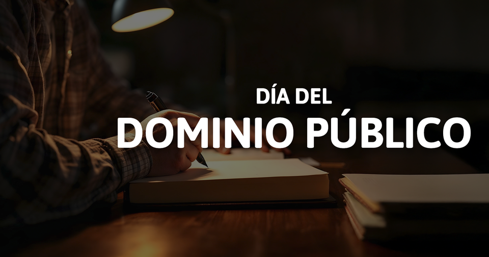 Fotografía de una mano escribiendo en un libro en representación del Día del Dominio Público