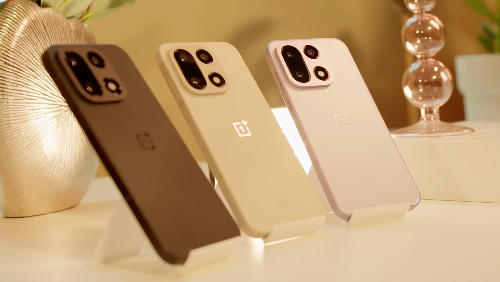 OnePlus 15 Design and Build Quality