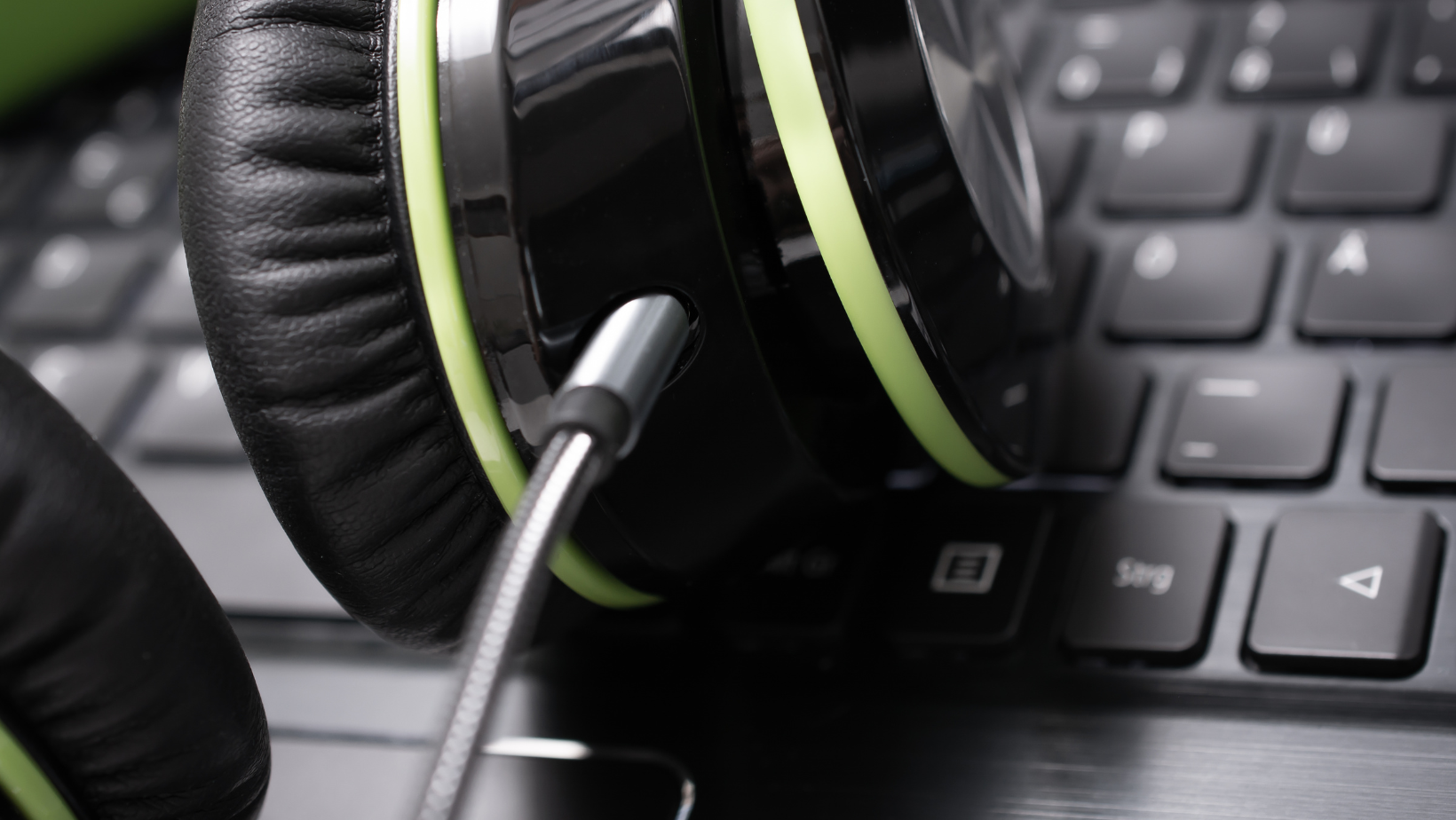 Why I Still Use Wired Headsets