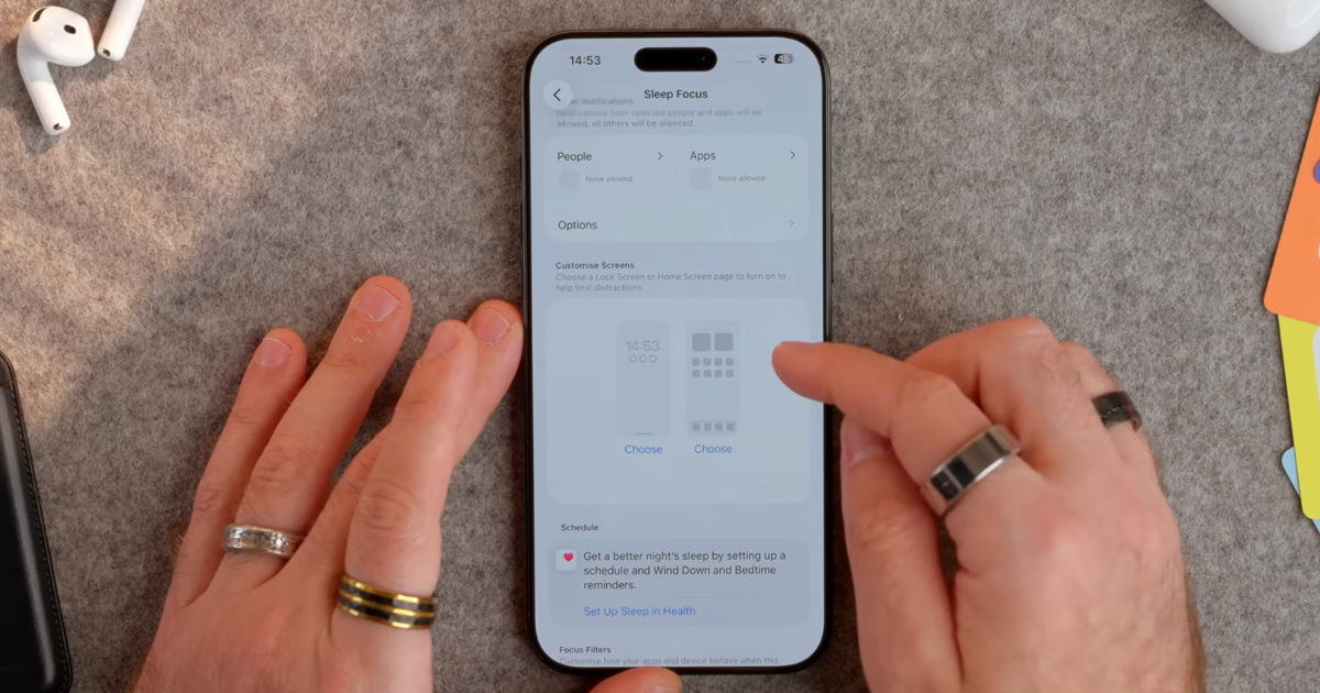 Make the lock screen less noisy
