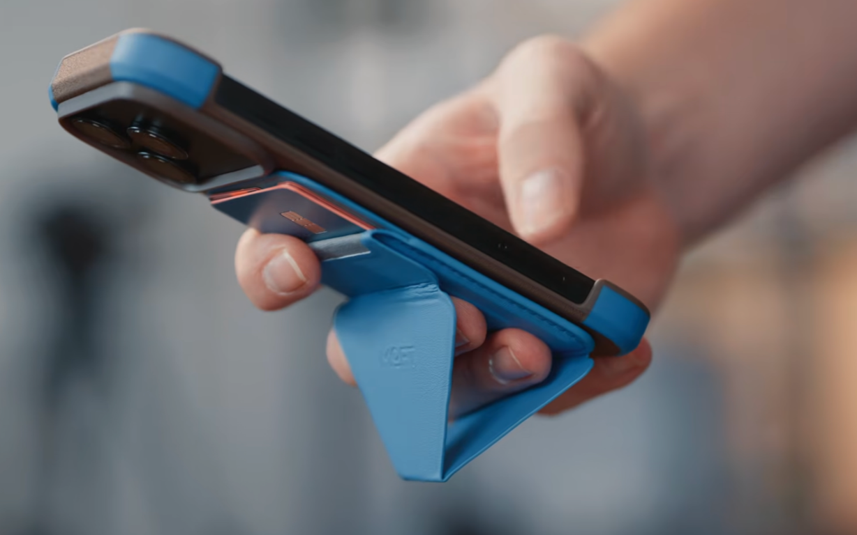 MOFT wallet and stand