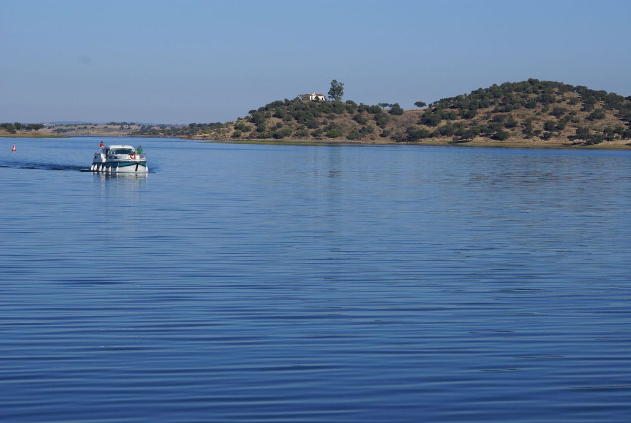 Amieira_CreditAmieiraMarina_lake