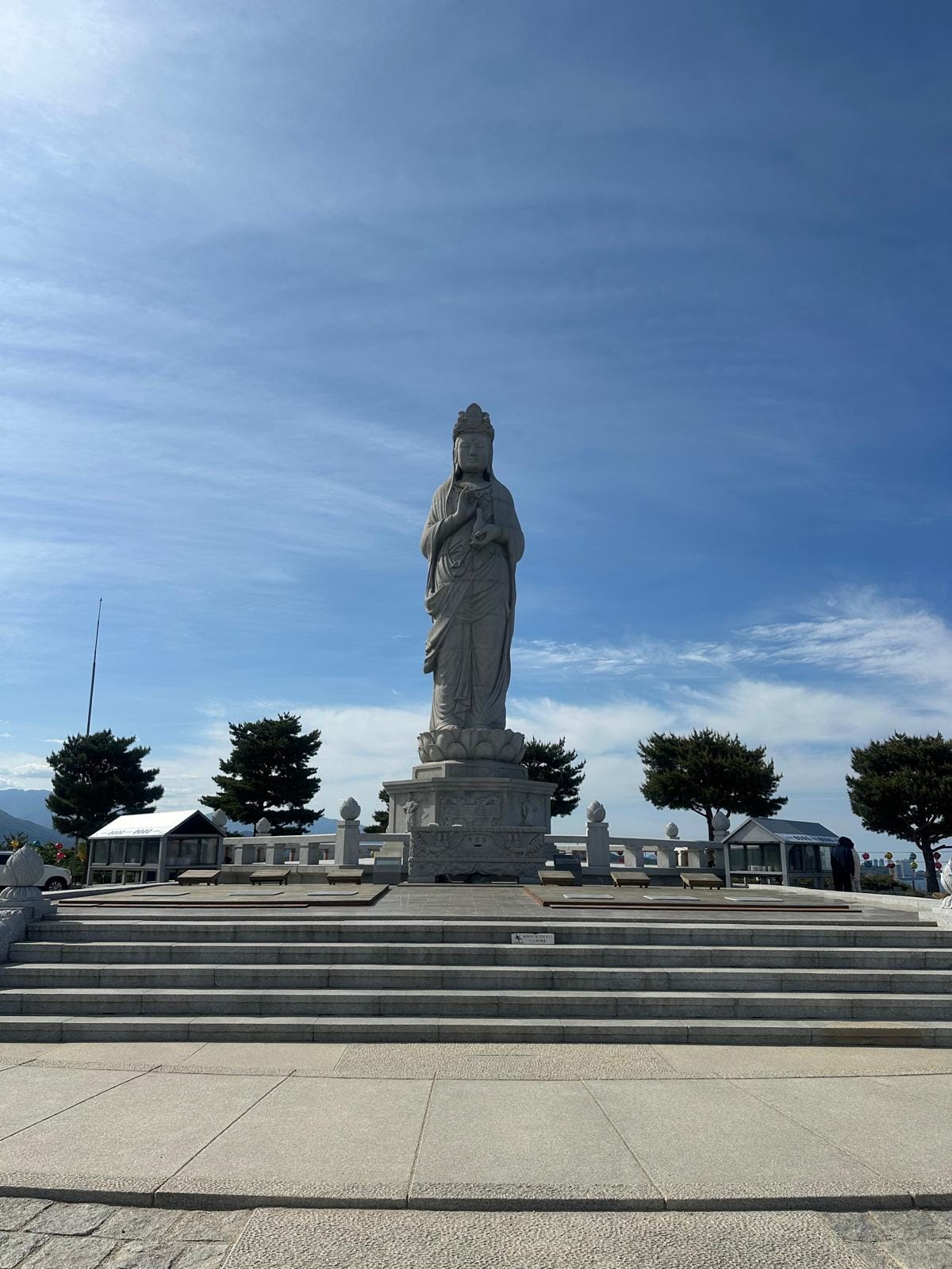 Naksansa_CreditManonBanroques_Statue Große steinerne Gwaneum-Statue, Naksansa Tempel