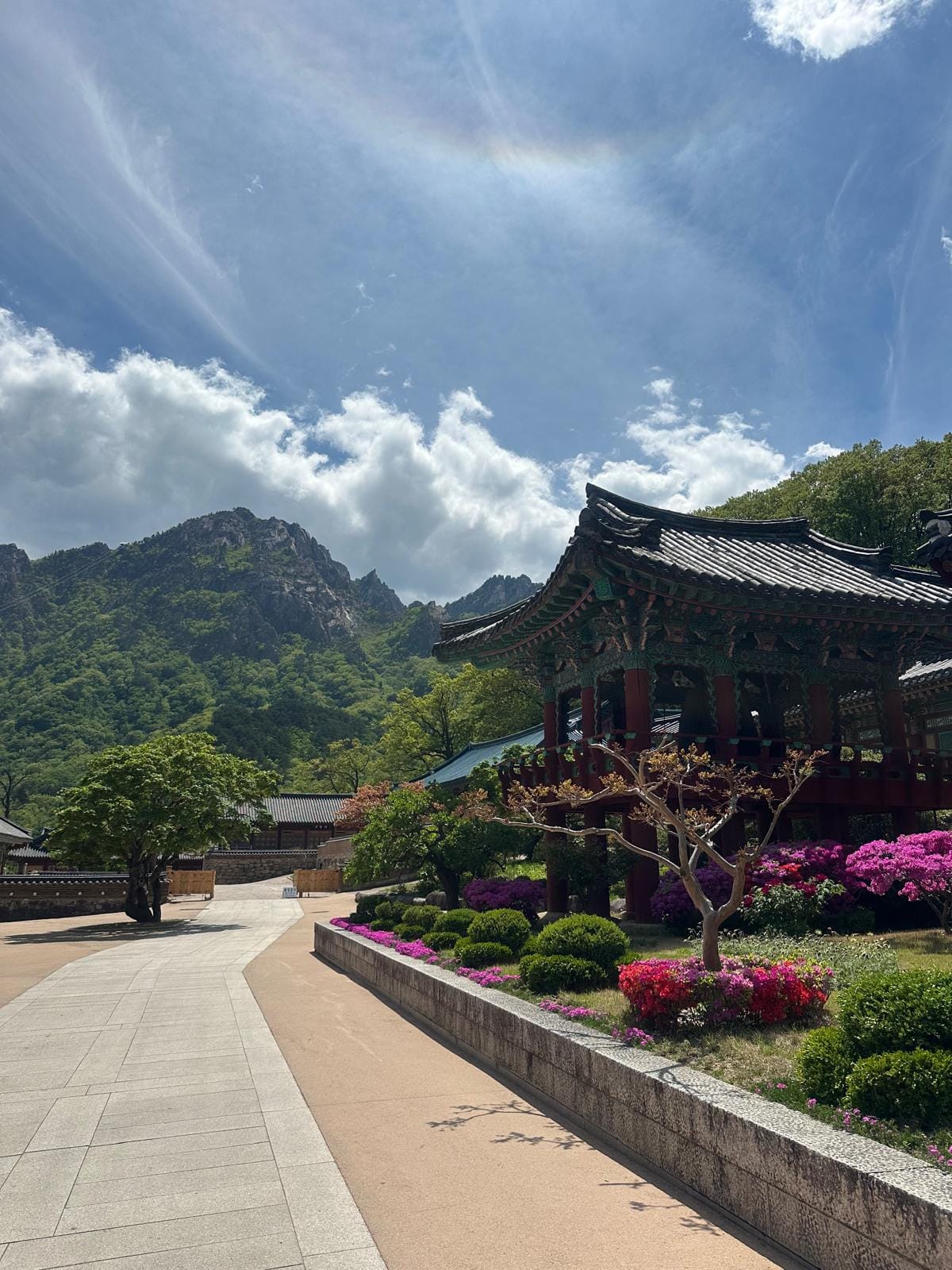Naksansa_CreditManonBanroques_View_temple Temple building with mountain backdrop, Seoraksan National Park