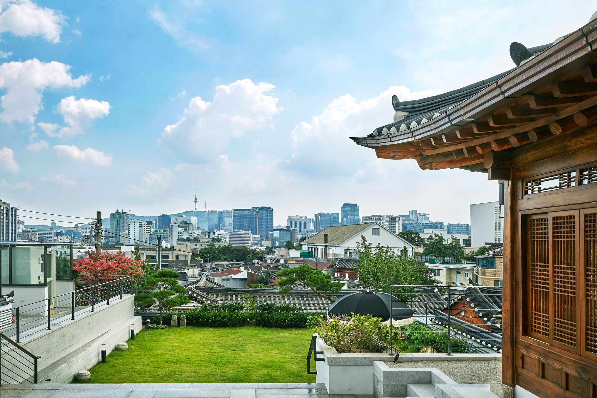 RakkojaeSeoul_CreditRakkojaeSeoul_Hotel_City rooftop terrace overlooking Bukchon and Seoul skyline
