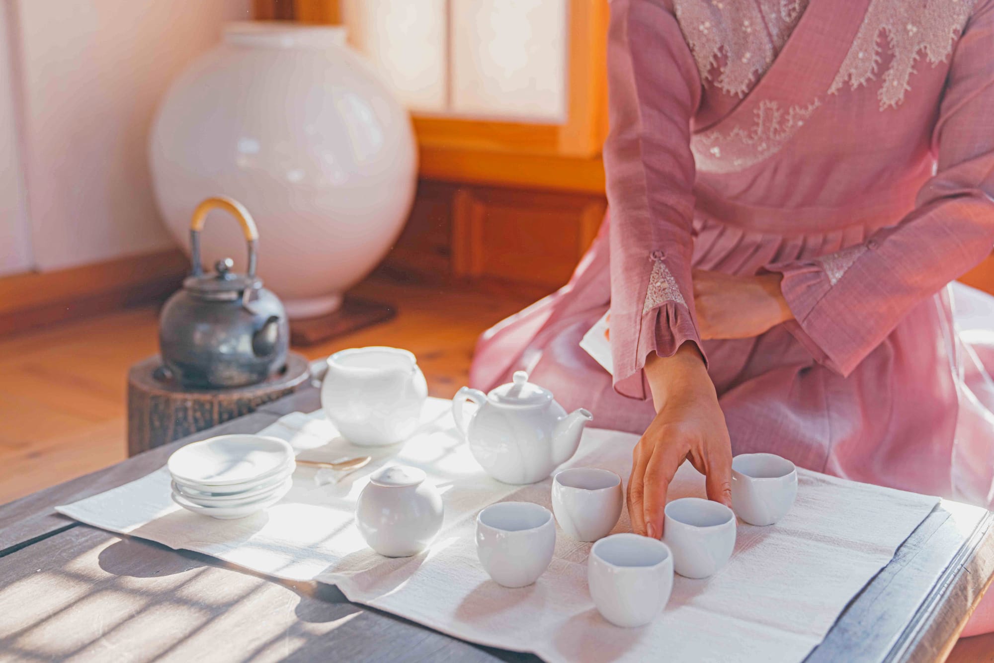 RakkojaeSeoul_CreditRakkojaeSeoul_TeaCeremony im traditionellen Gewand