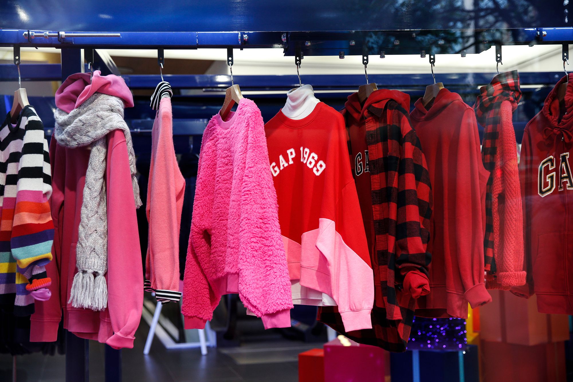 Flash Sale: Stack 4.5% Bitcoin Back on Top Styles at Gap!